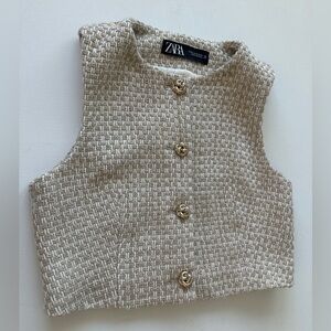 Zara women’s Beige Textured Sleeveless vest.  Size XS.